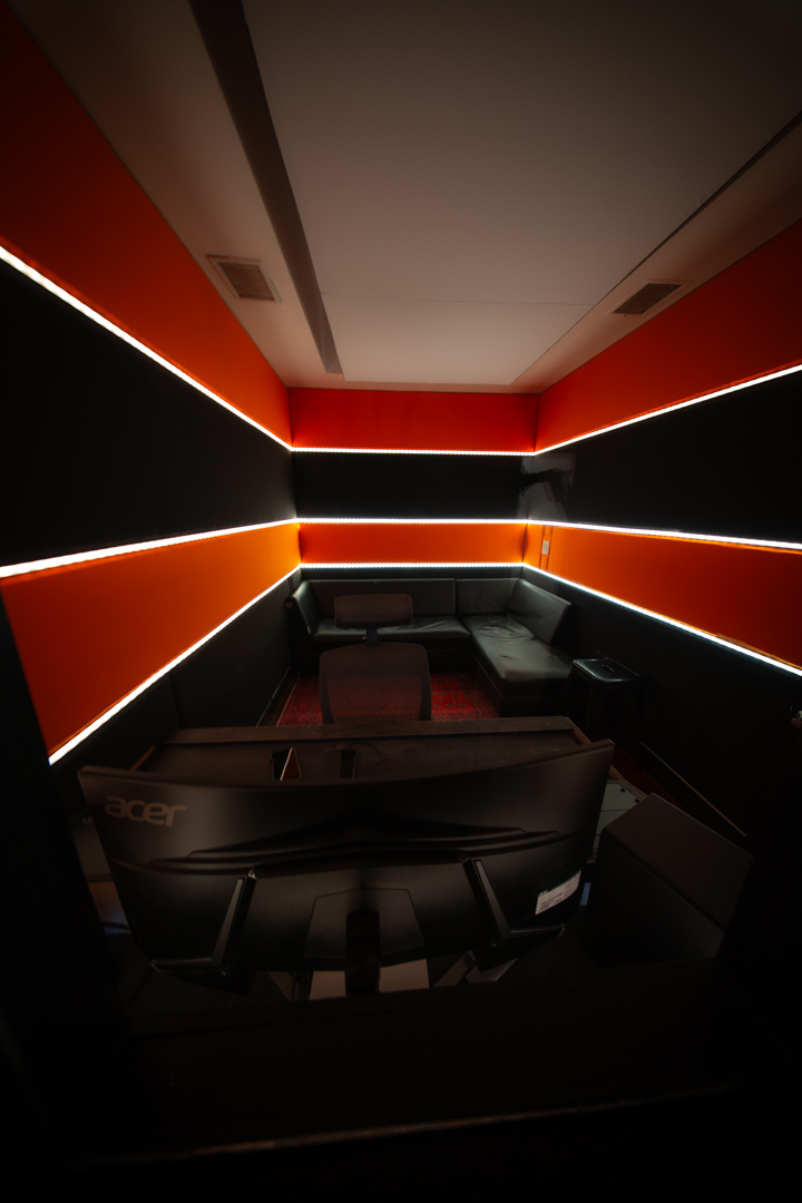 Studio B · Lounge